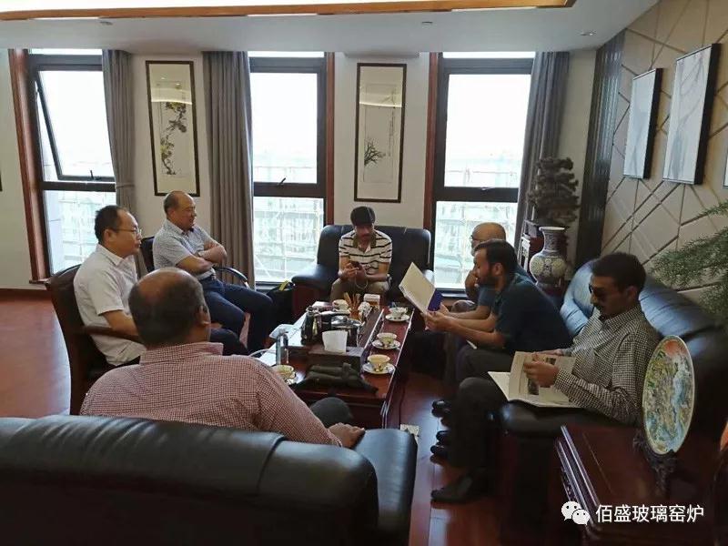 国外客户来访草莓视频APP黄色网站洽谈合作